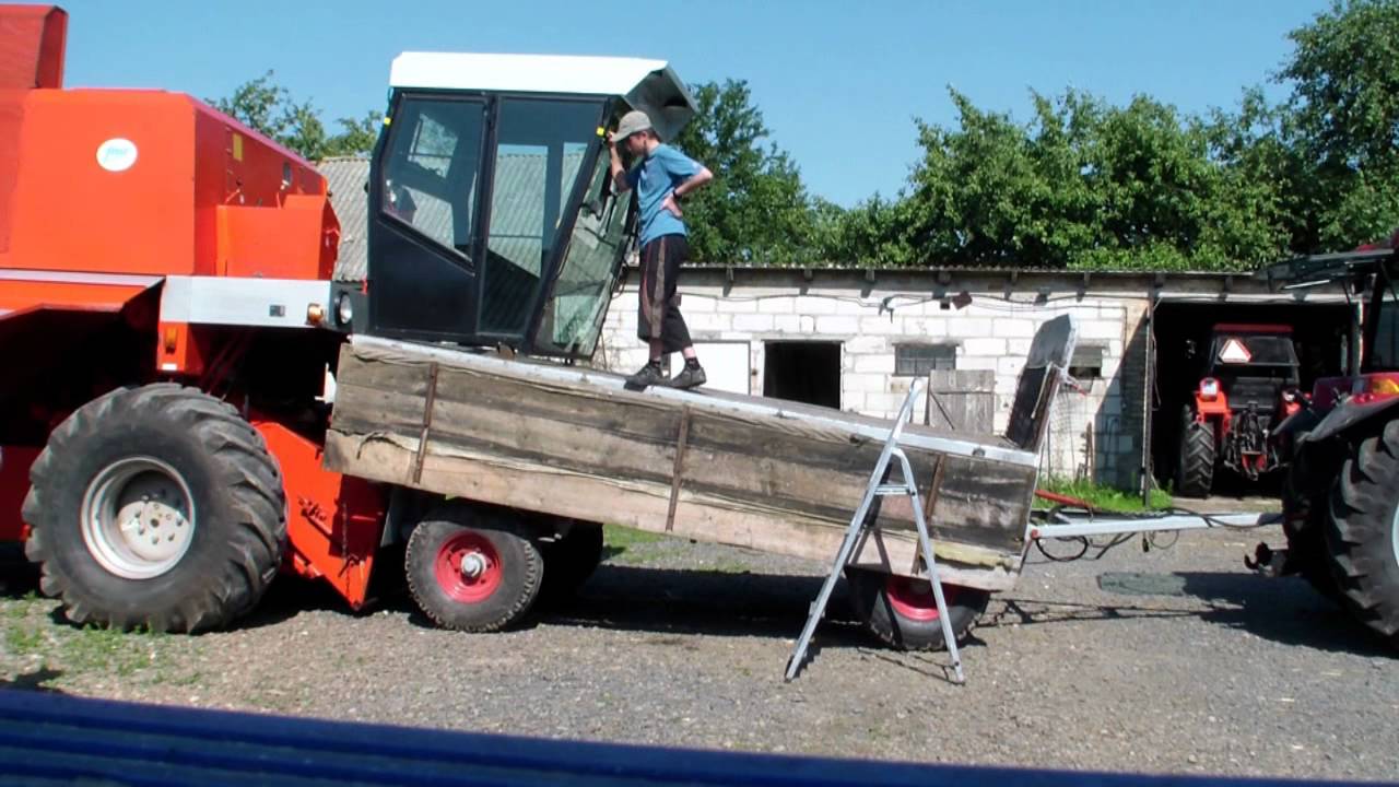 Zakładanie kabiny do kombajnu Bizon Z056/7