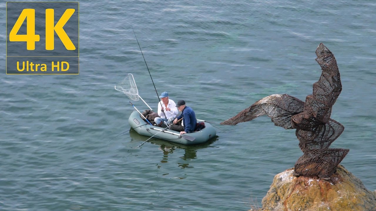 Fisherman fishes in a boat on the river / Рыбак ловит рыбу в лодке на реке