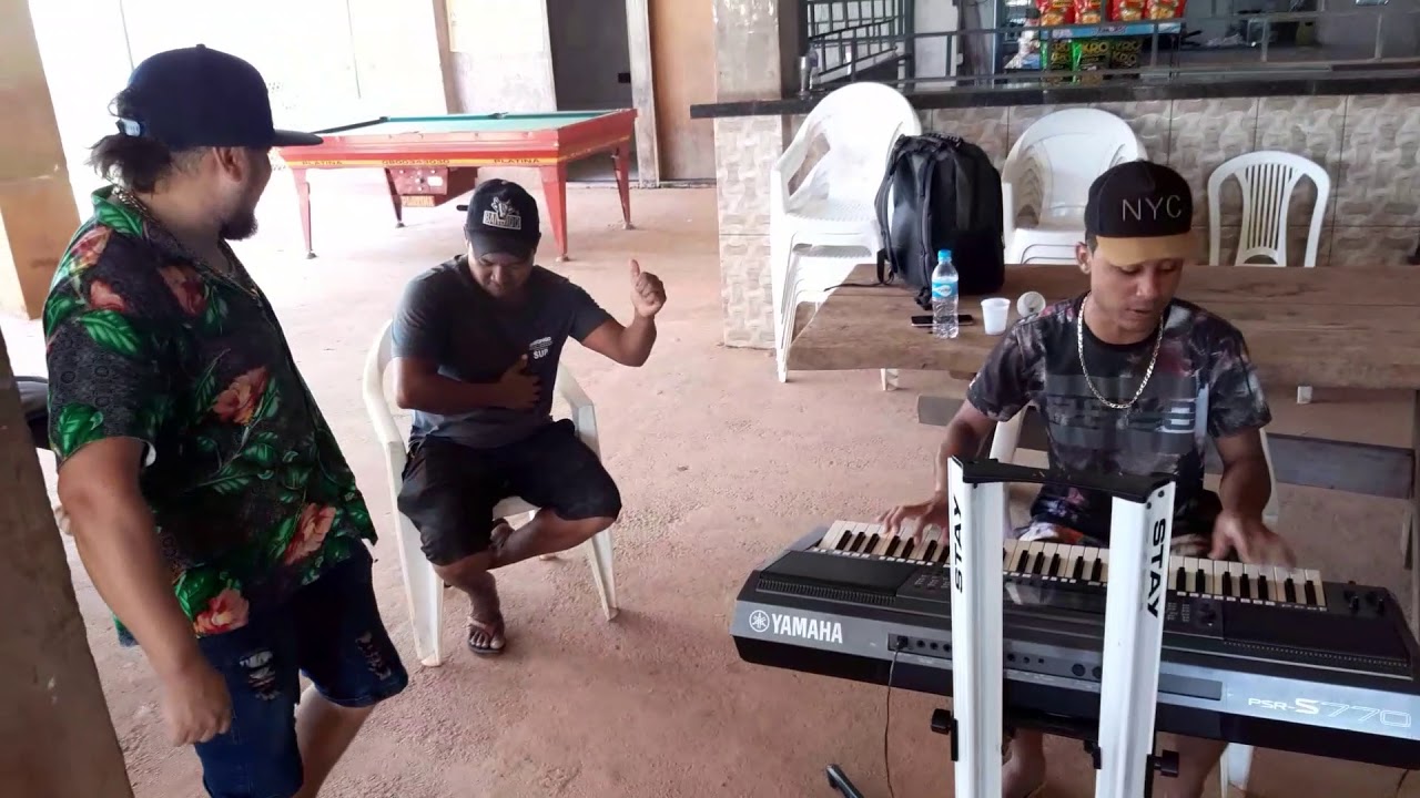 Homenageando o rei do Forró Eletrônico. WB.  Helton Kennys e Preazinho dos teclados