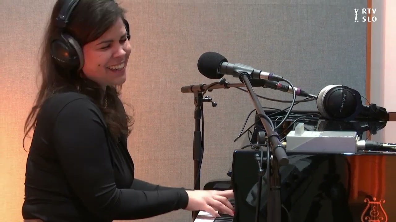 Ana Marija Mitič Trio: Jaz imam navihanega otroka, (ti pa nevzgojenega psa) (živo Prva vrsta)