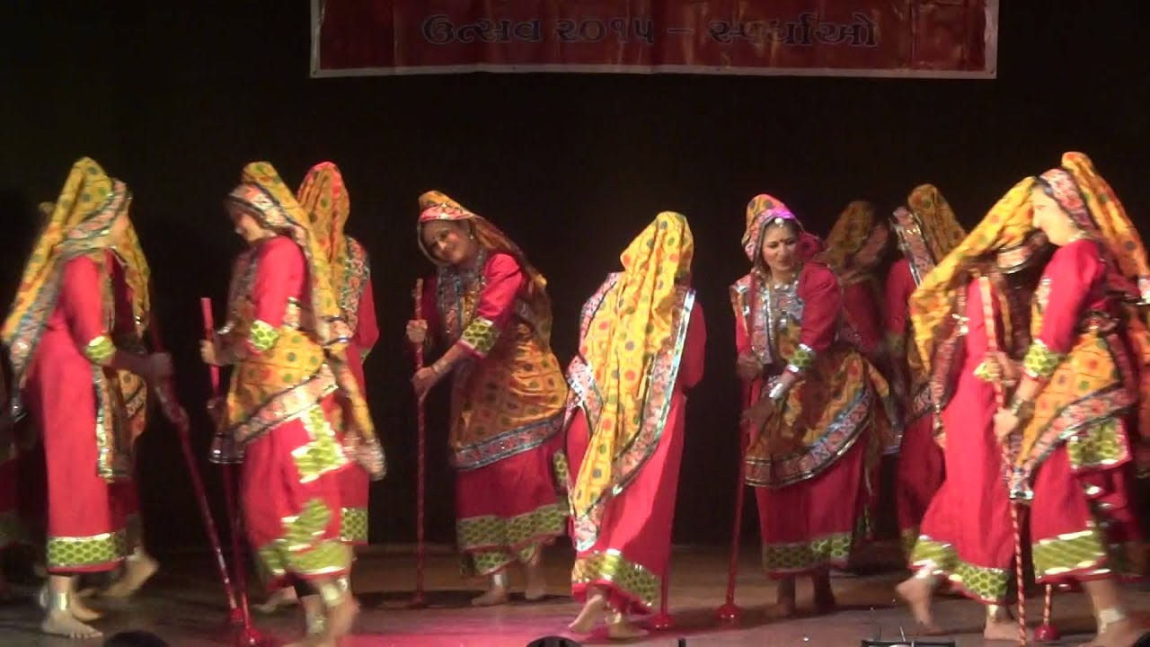 Tippani Folk Dance by Vagad Ladies at Vagad Kala Kendra Utsav 2014