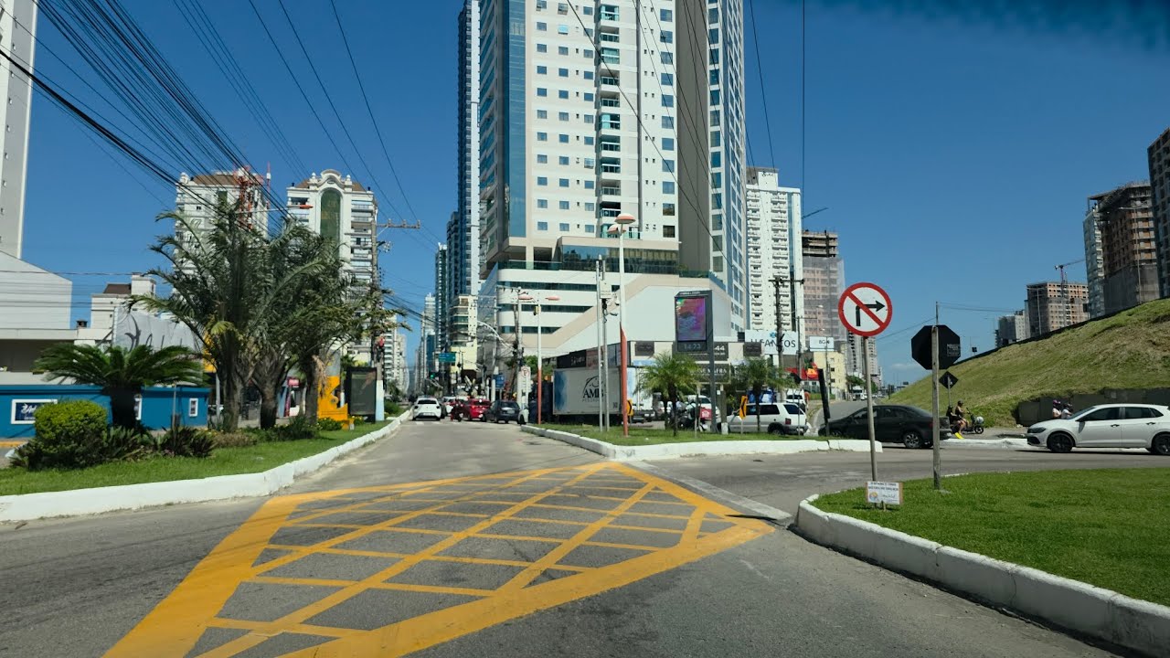 ITAPEMA   SC.  AVENIDA NEREU RAMOS /. BAIRRO MEIA PRAIA.