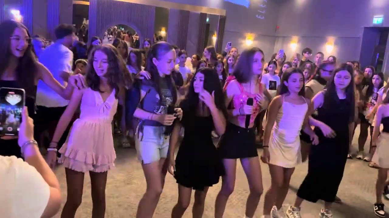 Momentul echipei noastre la Karoke Party din tabăra Iuliana Beregoi !!!🎤🪩 “Modul Vară” ☀️