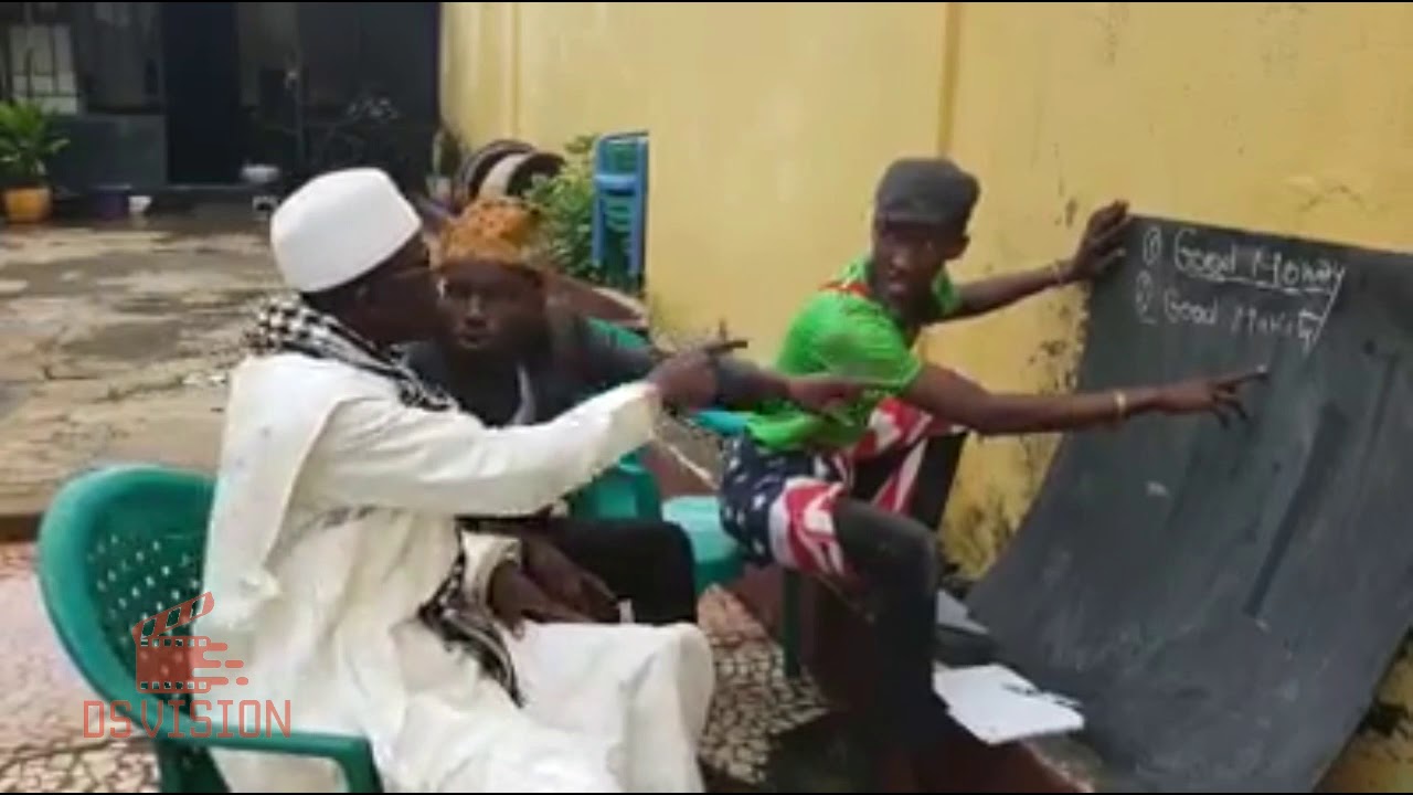 🇬🇳 Kougoury vient apprendre l'anglais chez lui 📺 DS VISION PROD