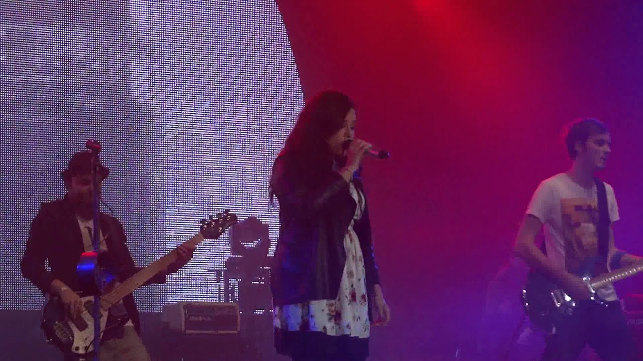 Ewa Farna ♥ Boží mlejny melou + Měls mě vůbec rád ~ Ostrava 16.11.2013 ~ Živě ~ HD