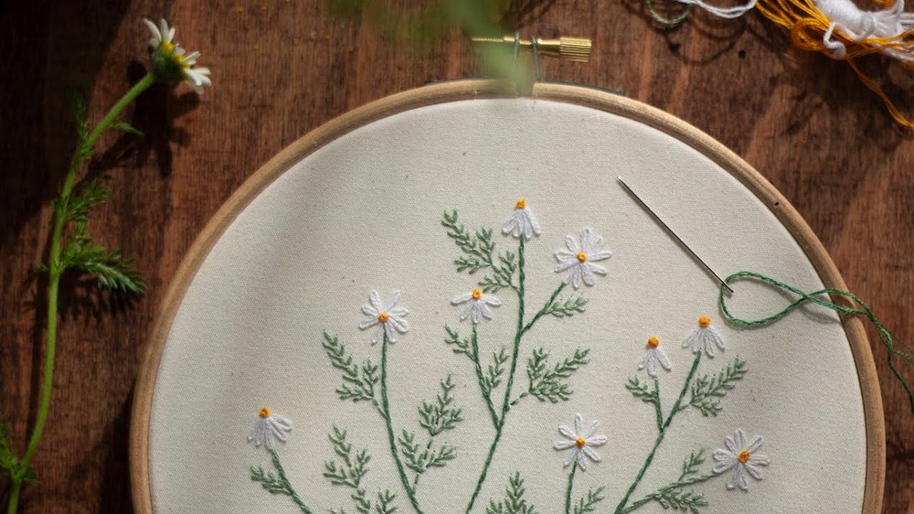 Manzanilla. Puntos de bordado botánico. En español.