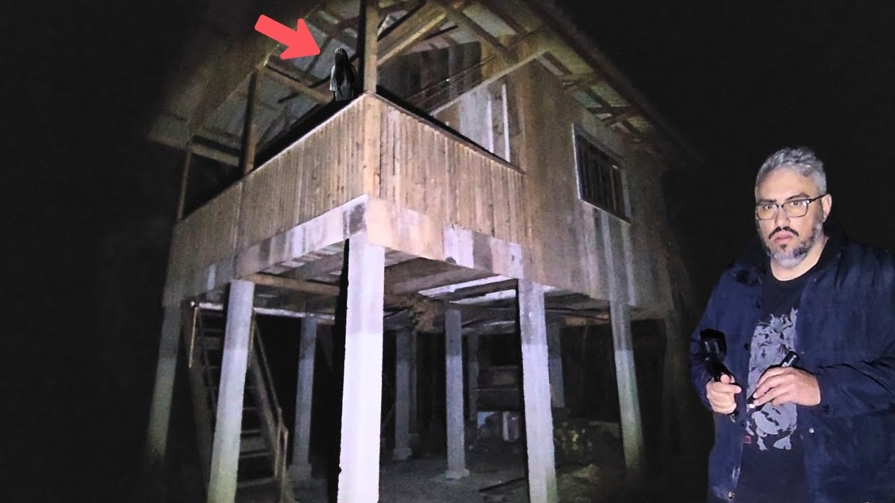 NOITE DE TERROR! MULHER SAI CANTAROLANDO NA CASA DA FAZENDA