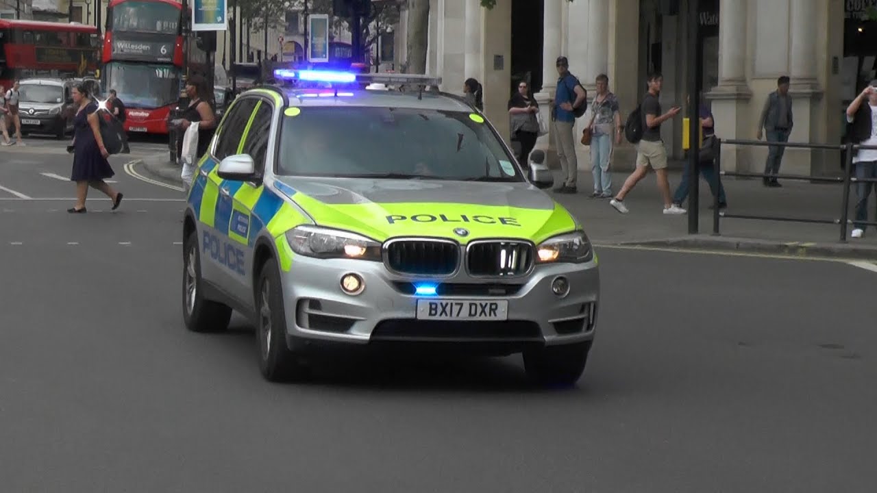 London Armed Police responding code 3 with horn (compilation)
