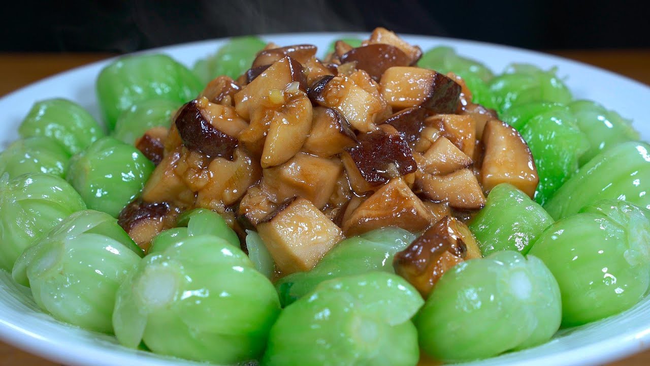 年夜菜系列之———第十八道菜，为什么酒店的香菇油菜爽滑翠绿不发黄，教你最正确的做法，一看就会#like #美食分享日常 #家常菜