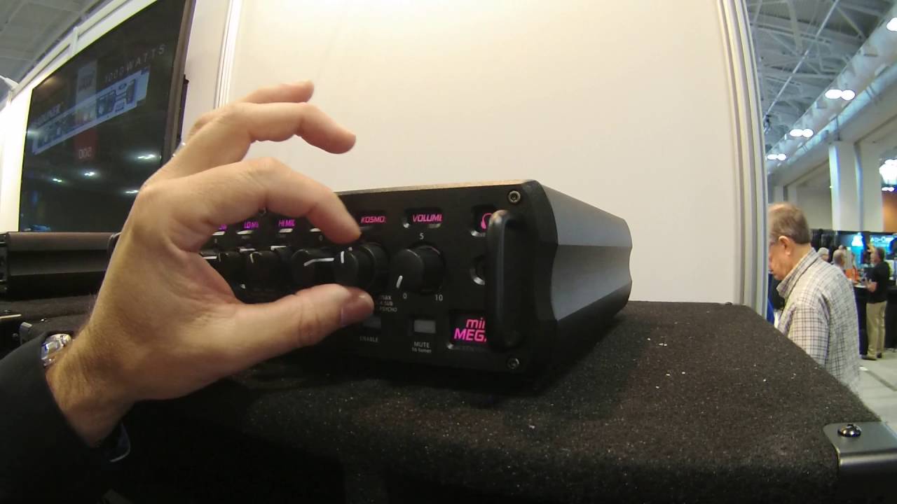 Summer NAMM 2016 - Peavey Mini Mega Bass Head