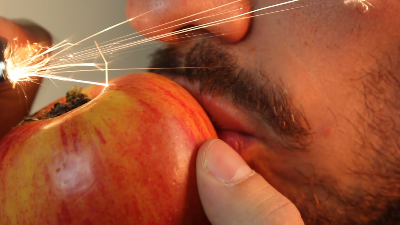 Pipa Casera con una Manzana