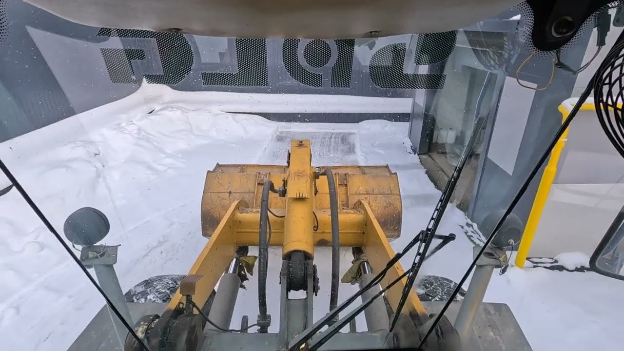 Расчищаю заезды. Еду расчищать мойку2026 г.