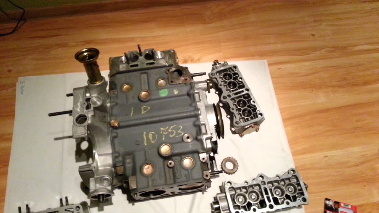 Alfa 33 boxer engine (partly dismantled)