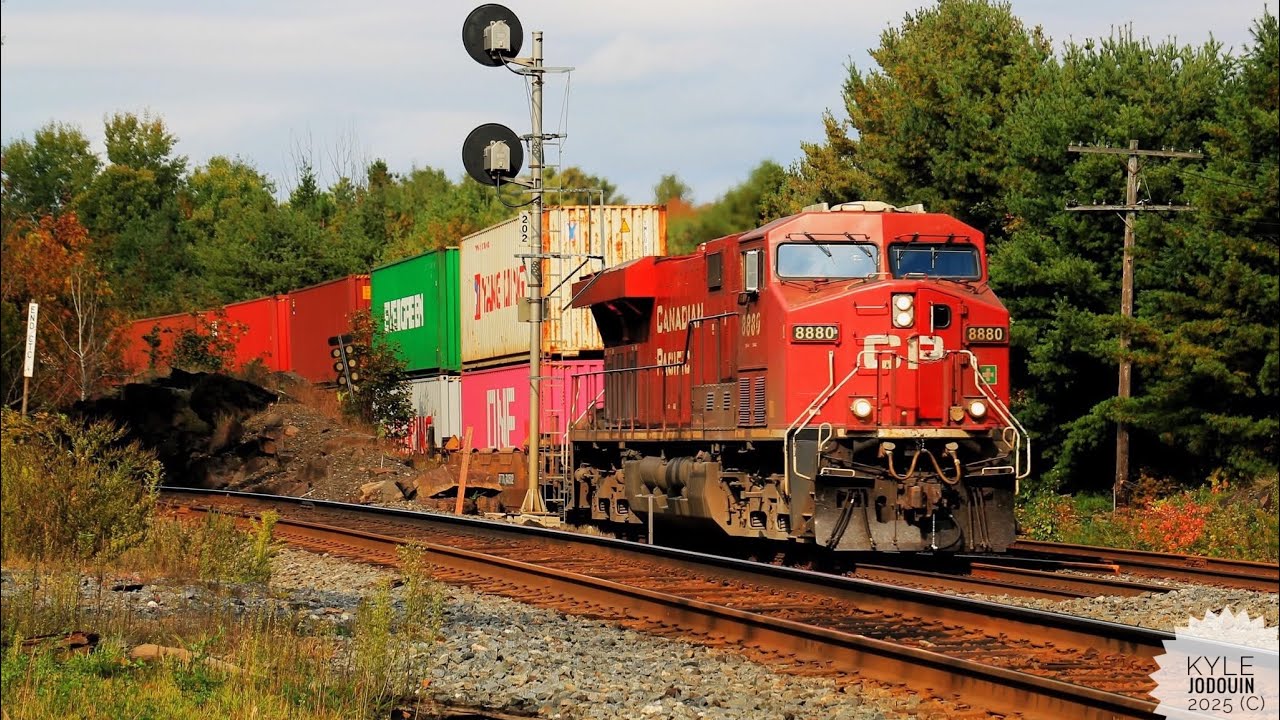 CPKC Southbound 114 CP 8880 at Boyne & Reynolds in Parry Sound Ontario 09,27,2025