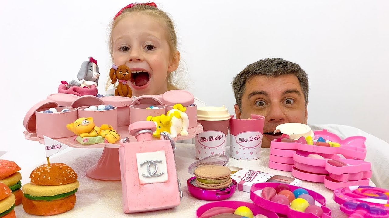 Nastya est&aacute; haciendo buenas obras para que su pap&aacute; le da dulces