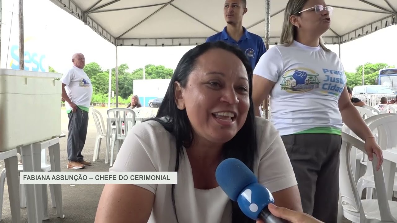 Cidadãos recebem alimentação gratuita na Praça de Justiça e Cidadania