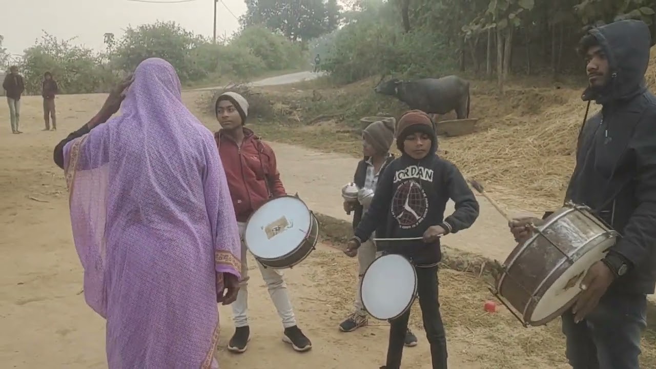 बूढ़ी मां 90 बर्ष की उम्र में नाती के खुसी में सुपर डांस तरका। सीधी रीवा बहरी शहर में।मो न6260103773