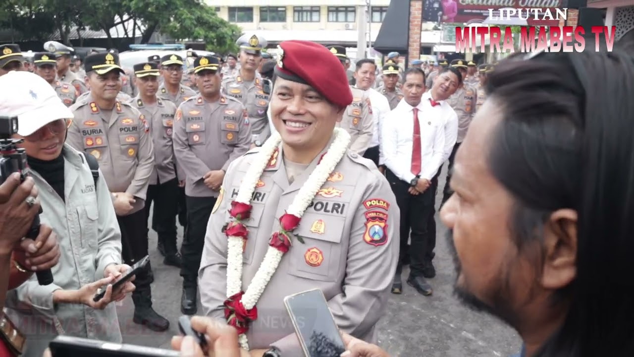 Tradisi Pedang Pora Banjari Sambut Kapolres Baru
