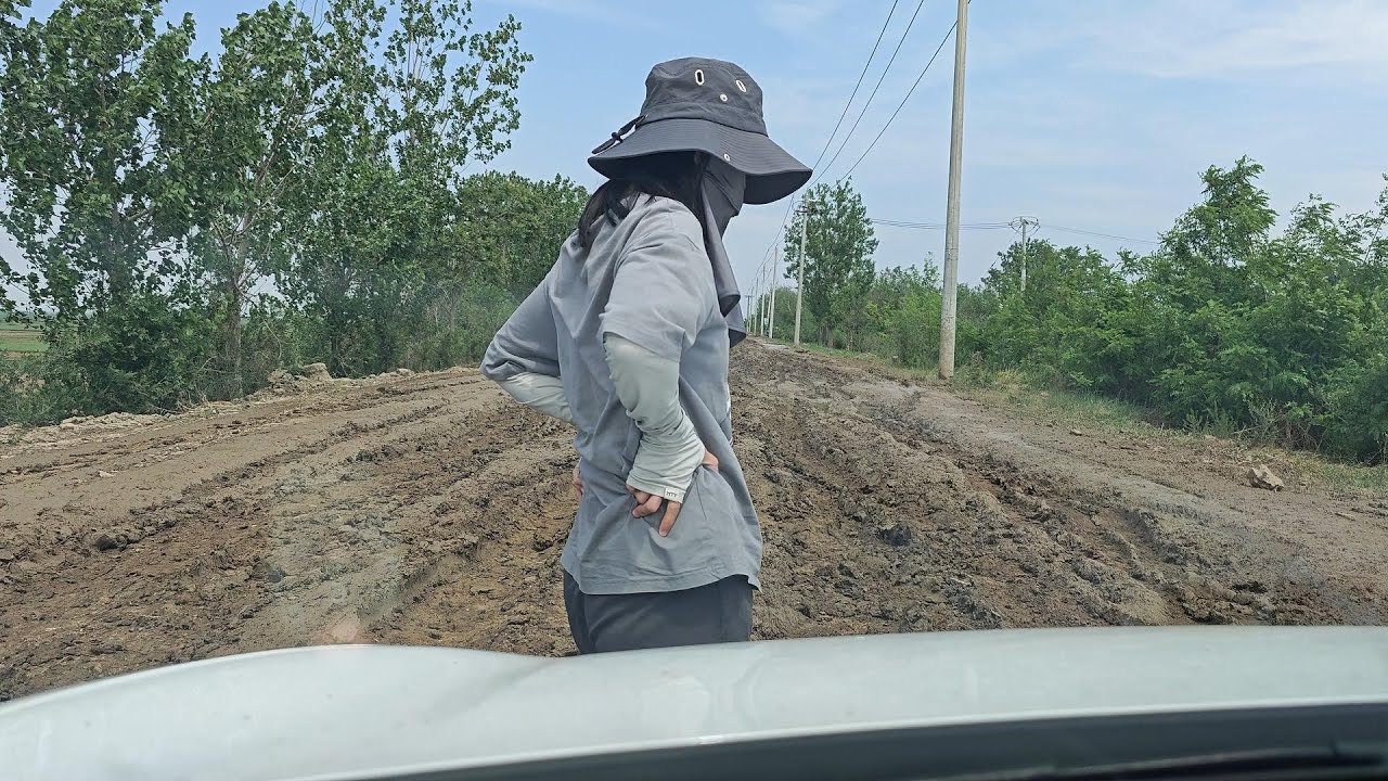 床车旅行最绝望的一天，车辆陷入泥路无法动弹，低能量鼠鼠人床车流浪中国的赶路日常