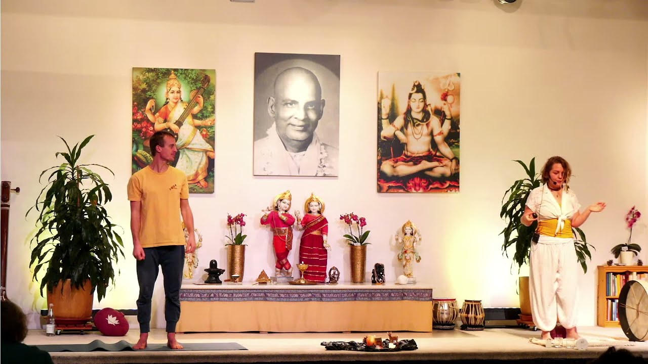 Schamanische Yogastunde mit Karunamayi  - Yoga Vidya Ashram Live - 16:30 Uhr 21.11.2021