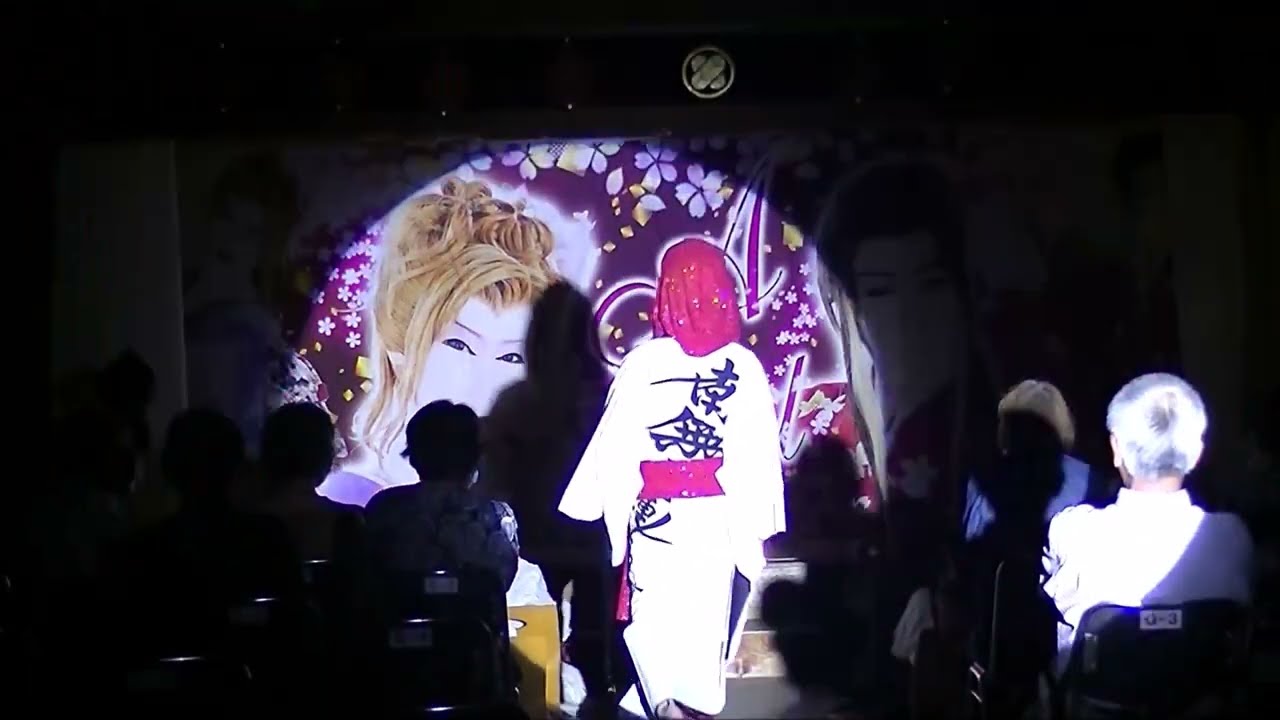 お客様の視線を釘付けにするノリノリなお客様をぶった斬る！