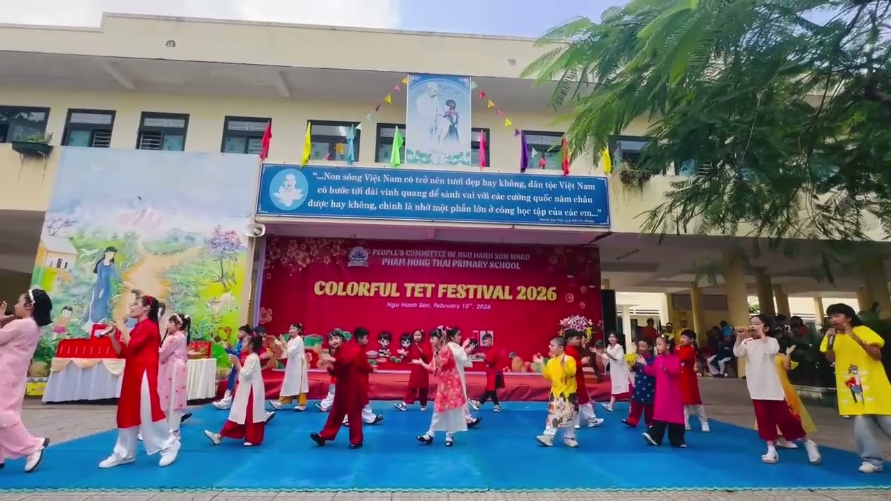 Video học sinh hát tiết mục 