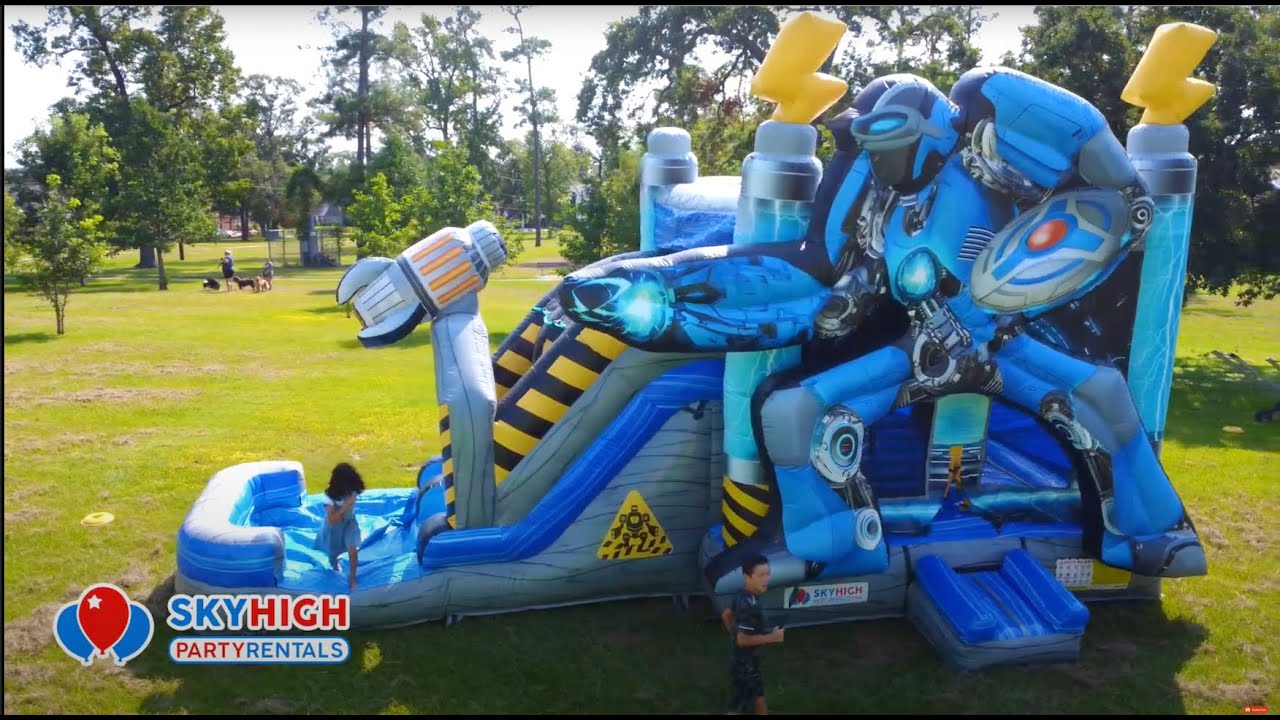 360&deg; Video Blue Robot Bounce House | Move the Camera in 360&deg; View