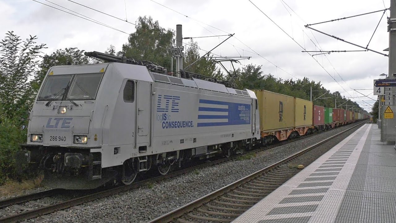 LTE 286 940 met containertrein komt door station Emmerich-Elten