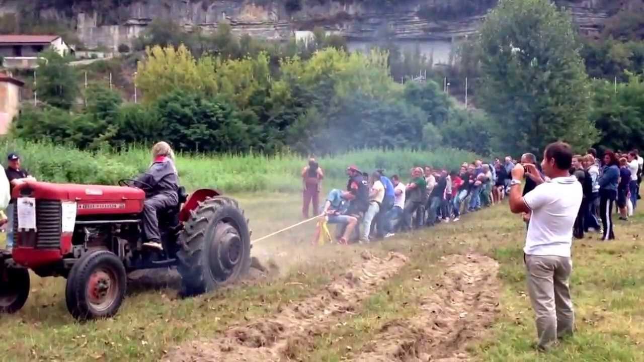 30 men vs 1 tractor