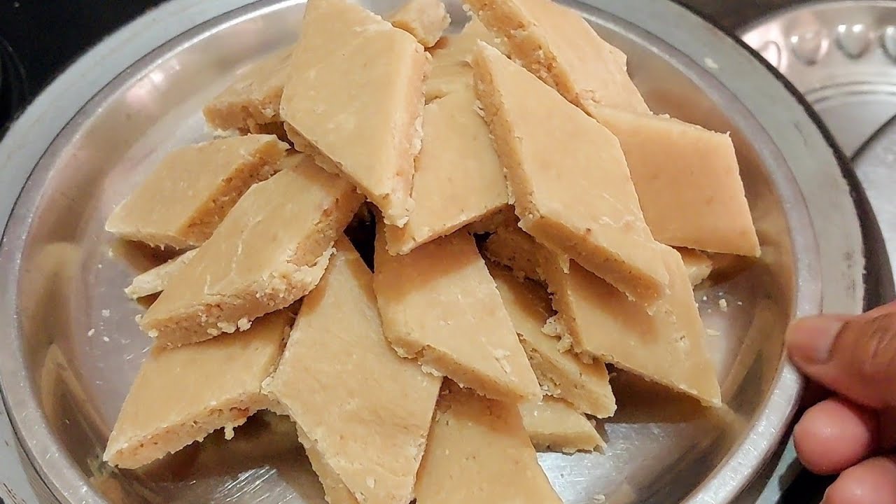 मूंगफली बर्फी बनाने की आसान रेसिपी | Peanut Barfi Recipe
