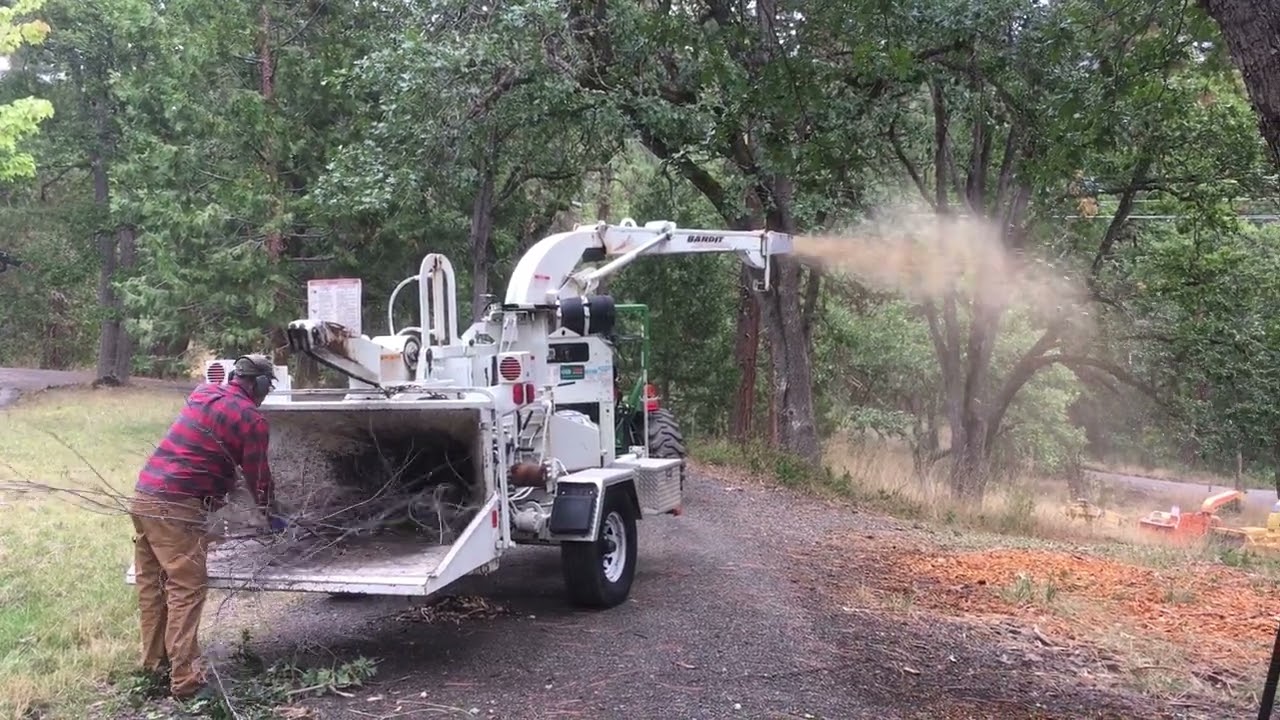 2011 Brush Bandit 250XP Chipper Pre-Demo