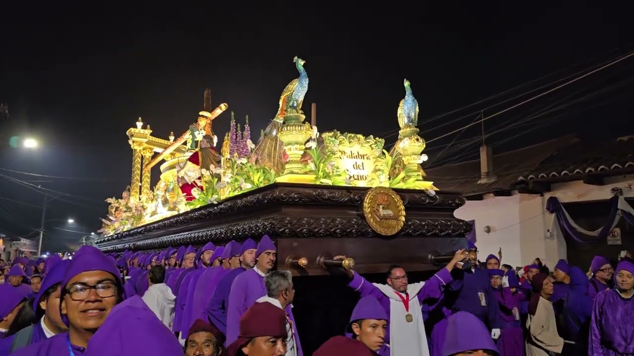 En su Urna va Jesús - Jesús de la Caída 2024 (relevo de más pequeños a los más altos)