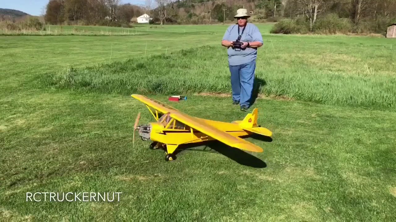 Hanger 9 1/4 scale Cub 26cc gas