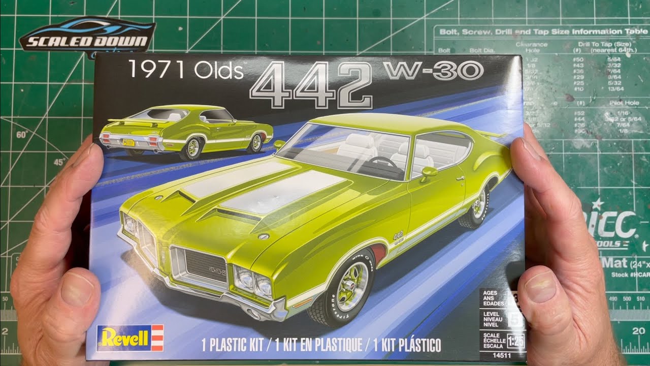 Building and review of the Revell 1971 Olds 442 W-30 1/25 scale plastic model kit Part 1