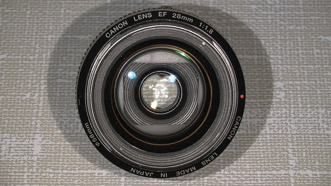 Loose screws and broken plastic in Canon EF 28mm 1:1.8
