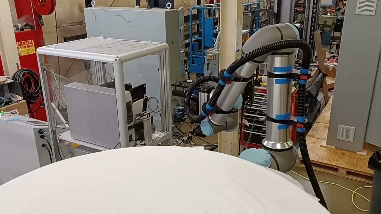 CR10 Cobot Label Applicator