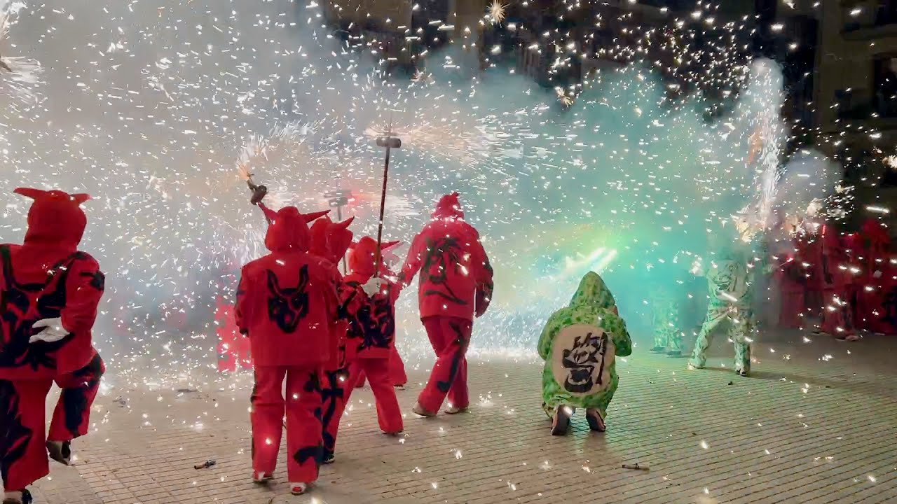 Correfoc infantil amb el Drac petit i el ball de Diables petit (Festa Major Sant Joan 2022)