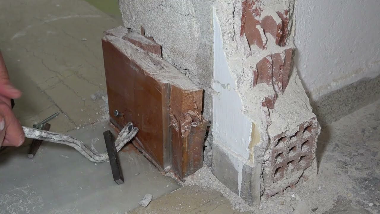 πως βγαίνει μία παλιά κάσα πόρτας που είναι σφηνωμένη  - θέλει τρόπο όχι κόπο