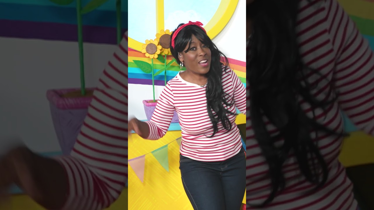 Let's Play What's in the Bucket with Kemi in the Milkshake! Studio