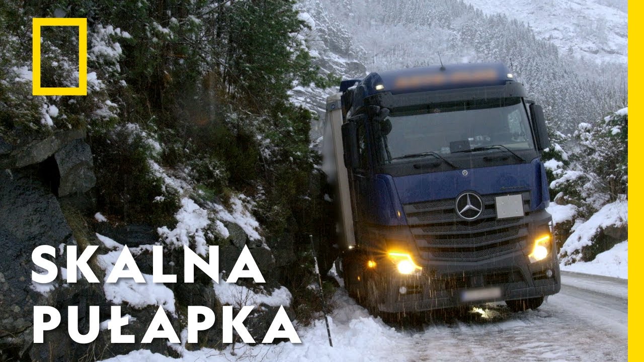TIR z Polski osunął się na skały i zablokował dojazd do portu | Najniebezpieczniejsze drogi Europy