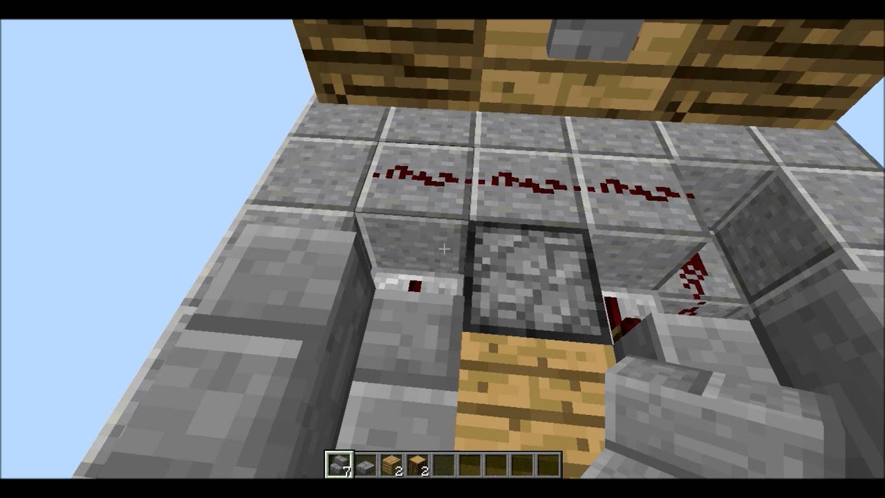 Smallest Item/Armour Equipper 4x4x7 (Survival Friendly!)