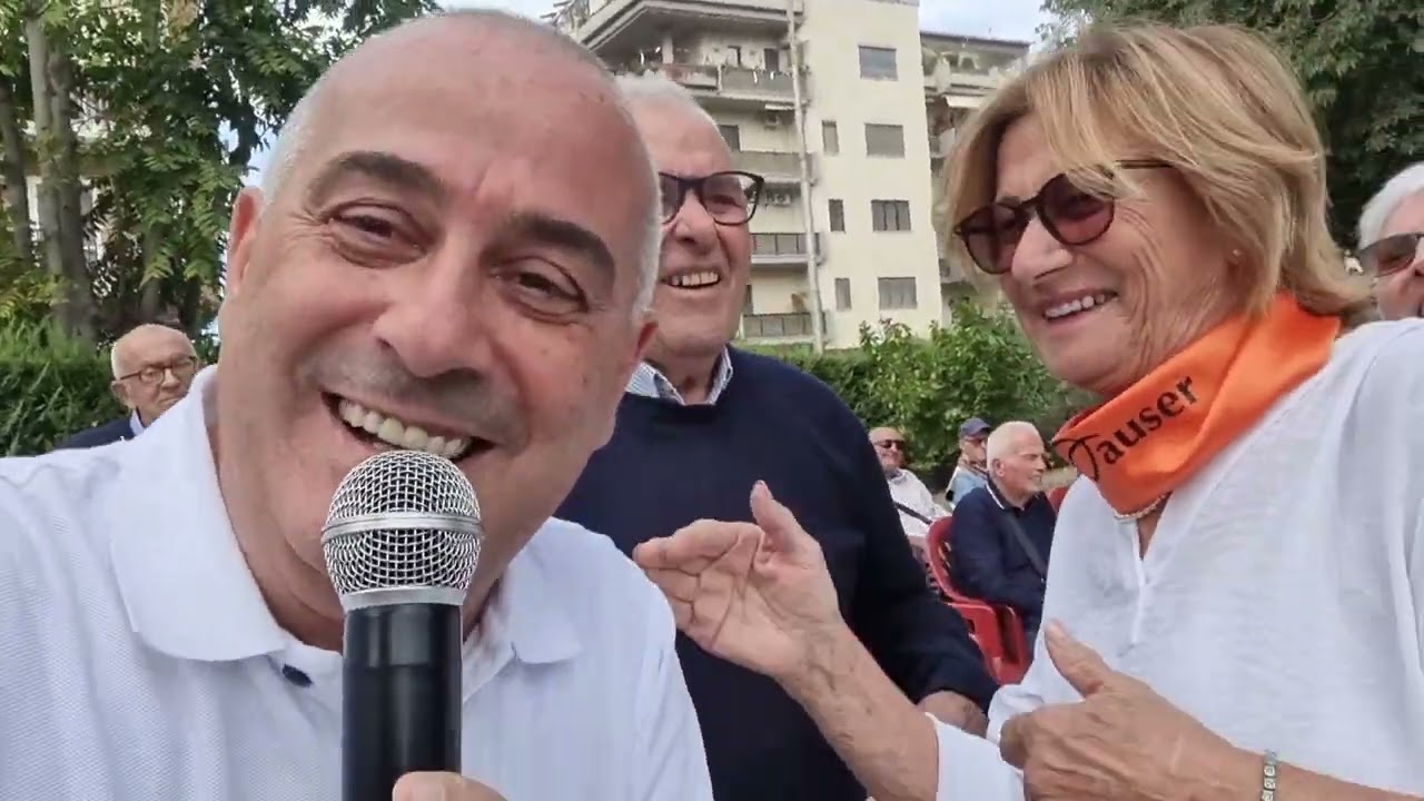 DJ Vittorio Cassinesi Animazione con Auser Trani Canta e Balla Medley Twist 