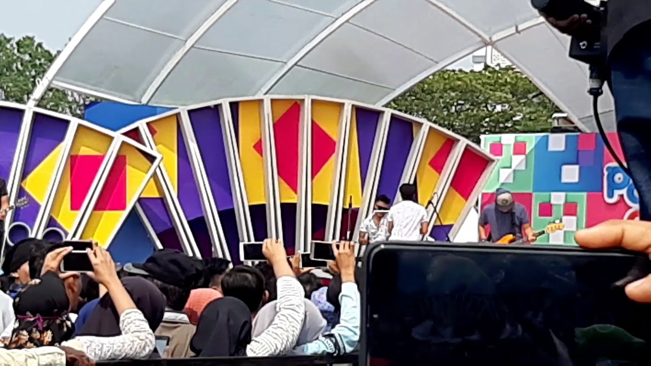 Hijau daun cobalah panggung gembira indosiar di alun2 lamongan jatim