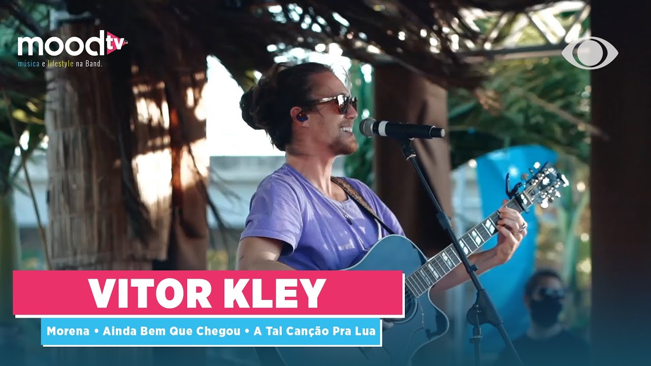 Vitor Kley canta 