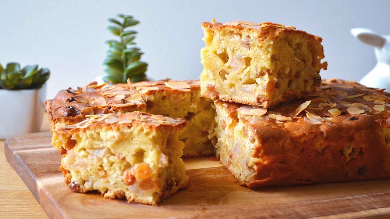 Delicious and quick cake with apples and raisins!