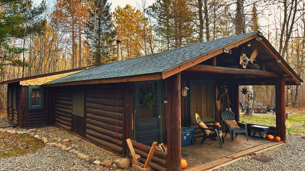 Давайте внесем разнообразие в жизнь в Moose Lodge! Автономный водосбор, кедровая черепица и дрова.