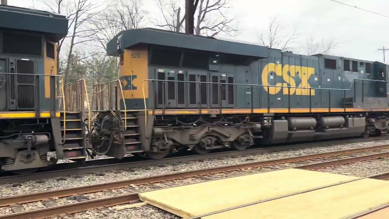 CSX M404 action with a cool horn and friendly crew at Woodburne 