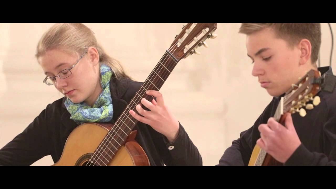 Leonora Spangenberger (13) and Niklas Junker (14) play Mallorca by Isaac Albéniz