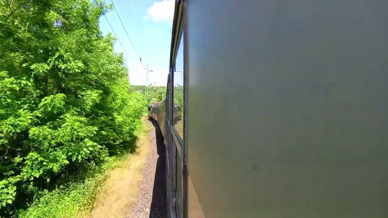 A 247-es sz&aacute;m&uacute; Citadella vonat Ajka &eacute;s V&aacute;roslőd-Kislőd k&ouml;z&ouml;tt a 630 055-&ouml;s Gigant mozdonnyal az &eacute;len