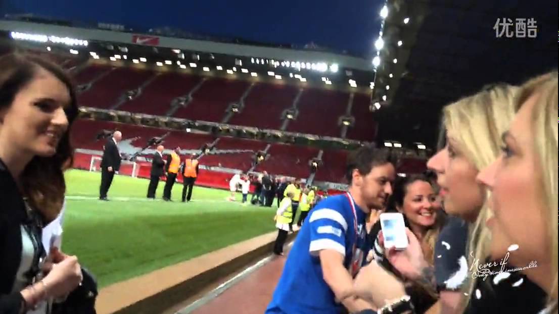 [Fancam] 140608 James McAvoy Soccer Aid 2014 - Photo With Fans